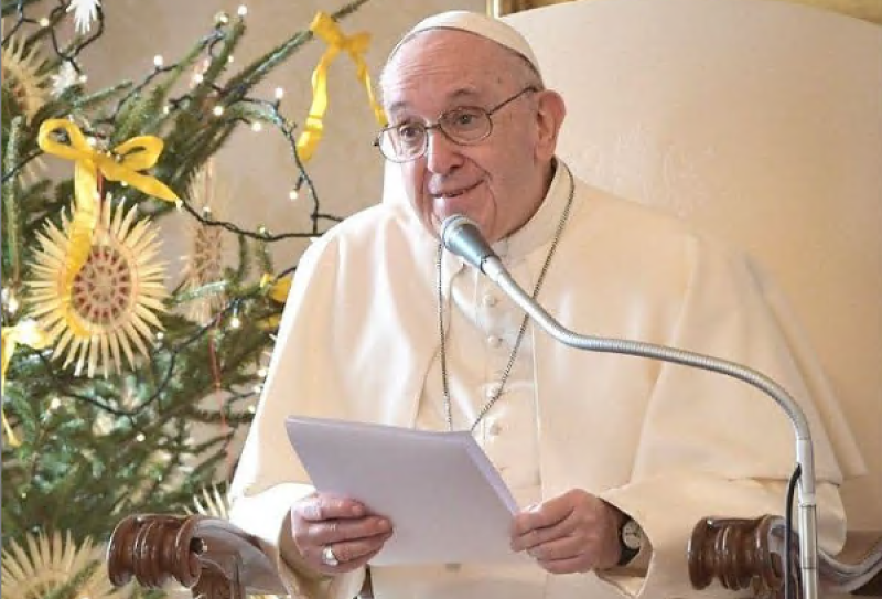 Em mensagem de Natal, papa fala em preferência aos pobres e cita dom Hélder