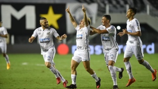 Santos venceu por 3 a 0 o Boca Junior no jogo da volta da semifinal
