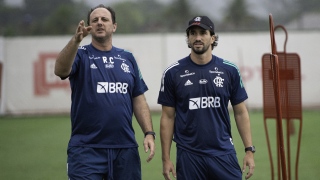 Rogério Ceni (E) comanda treino do Flamengo