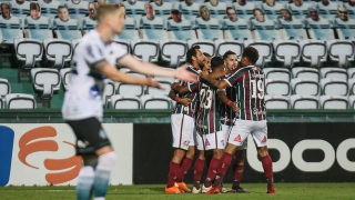 Fluminense comemora gol no Couto Pereira