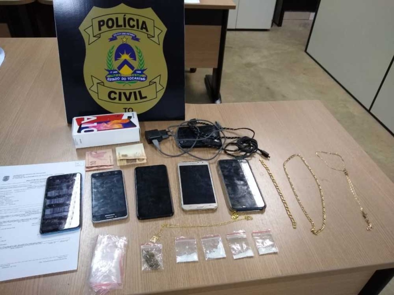 Objetos apreendidos com suspeitos de roubo em Araguaína