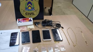 Objetos apreendidos com suspeitos de roubo em Araguaína