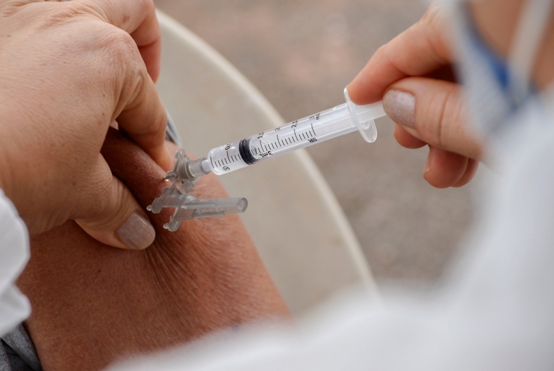Vacinação contra a Covid-19 em formato drive thru em Palmas 