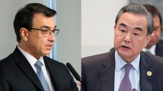 O ministro das Relações Exteriores do Brasil, Carlos França (esq.), e o ministro dos Negócios Estran