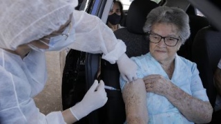 Vacinação contra a Covid-19 será em sistema drive-thru 