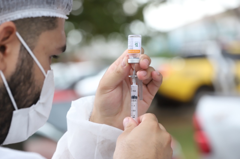 Dados de países avançados na vacinação contra a Covid mostram queda de  internações e mortes