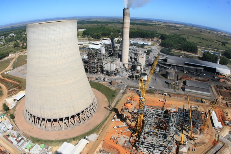Obra da usina termelétrica Candiota 3 no Rio Grande do Sul