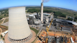 Obra da usina termelétrica Candiota 3 no Rio Grande do Sul
