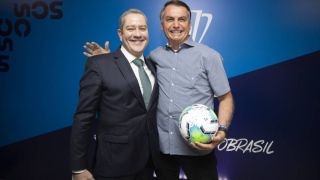 Jair Bolsonaro ao lado do presidente da CBF, Rogério Caboclo