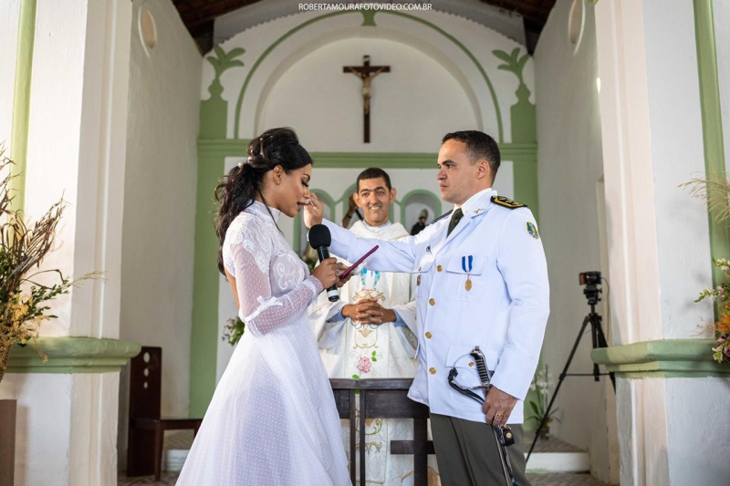 A publicitária Ana Izabel Oliveira e o policial militar Cleyton Alen se casaram em outubro