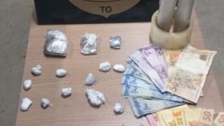 Drogas e dinheiro apreendido com suspeitos presos pela Denarc