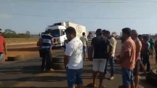 Manifestantes fecham BR-153 em Araguaína e Gurupi
