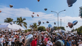 Ao final da celebração, balões foram soltos no céu de Paraíso