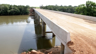 Nova ponte sobre o rio Manoel Alves beneficia agronegócio e moradores de três municípios