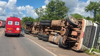 caminhão acidente BR-153 Araguaína
