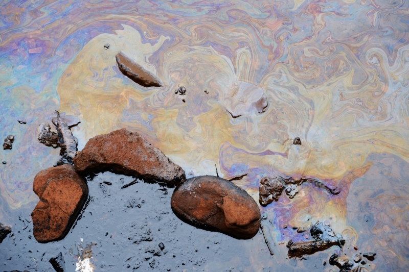 Mancha de óleo no lago Paranoá