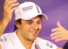 Piloto da Williams, Felipe Massa sorri durante coletiva 