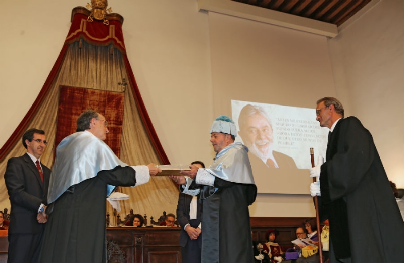 Lula recebe título Honoris Causa