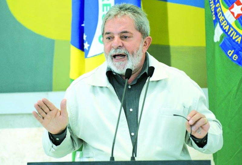 Lula fez piada sobre a bolinha que atingiu Serra